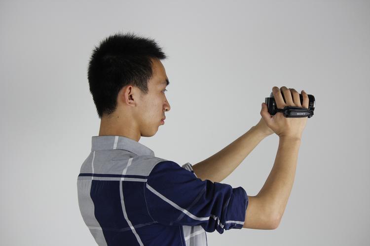 光影之间，匠心独运——记设计师、摄影师芮贵锋